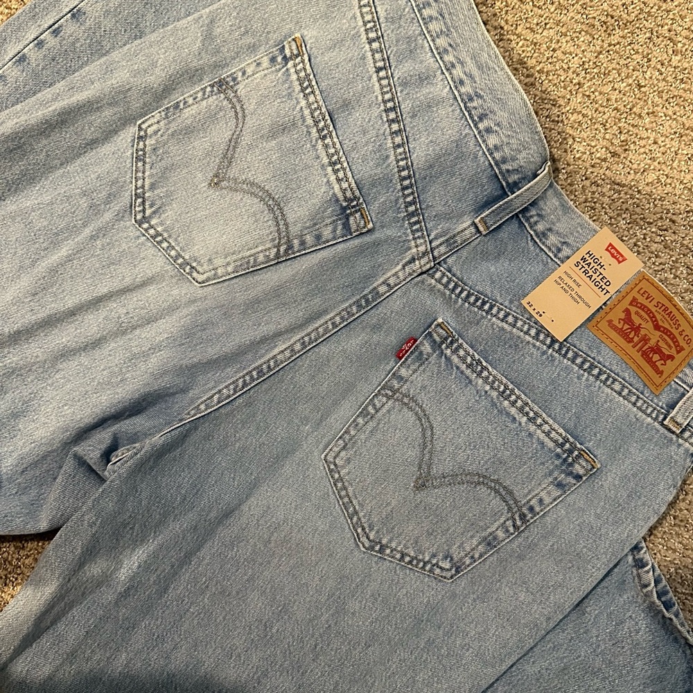 Levis High Waisted Straight Leg